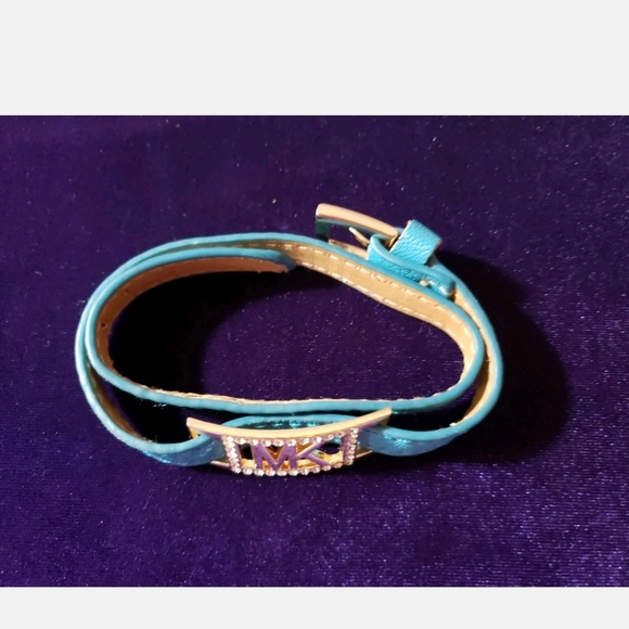 Michael Kors Double Wrap Rhinestone on gold ✨️ bracelet! Pristine Condition! - Picture 8 of 10